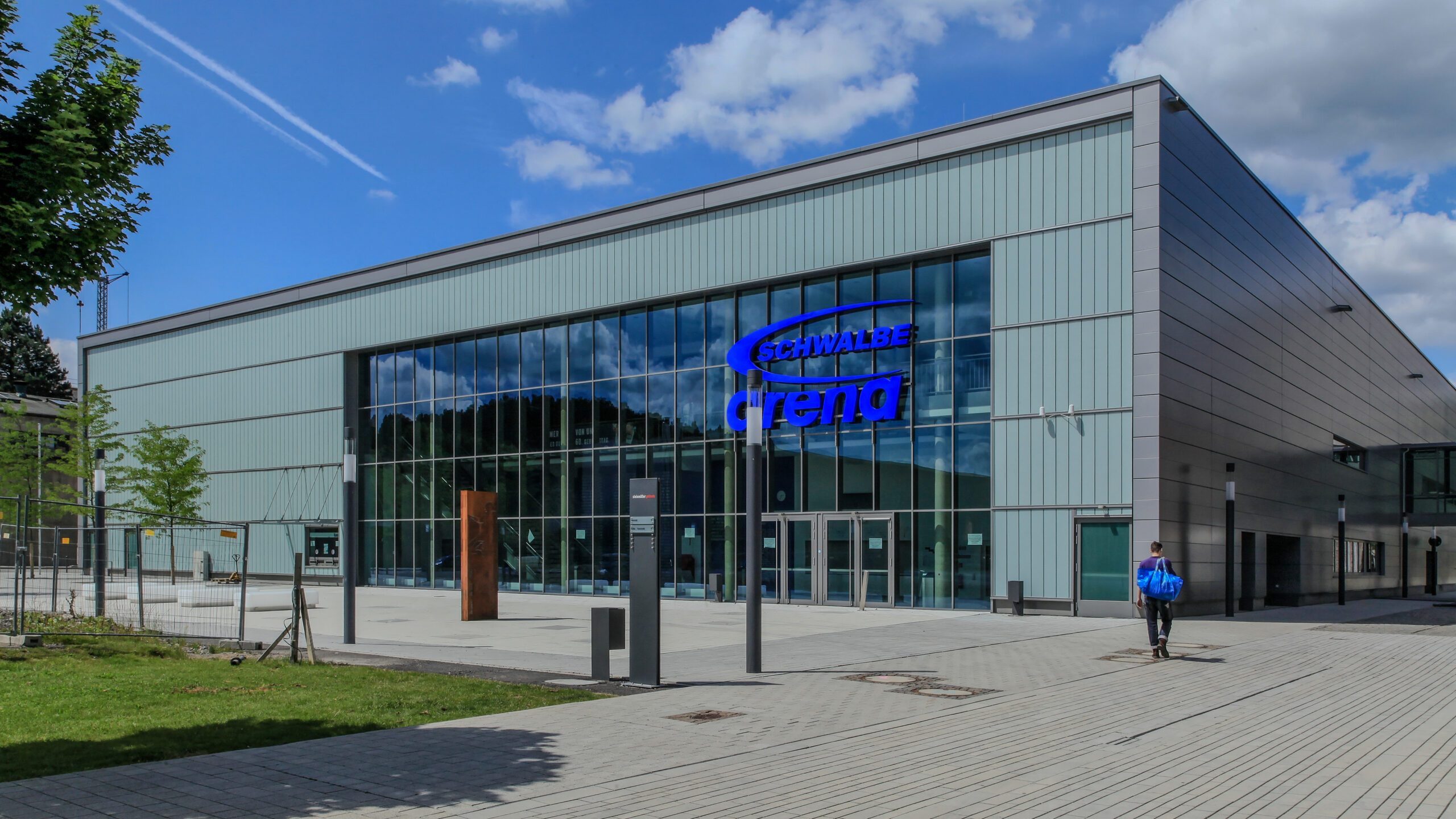 Gummersbach_-_Heiner-Brand-Platz_+_Schwalbe-Arena_03_ies-2-2